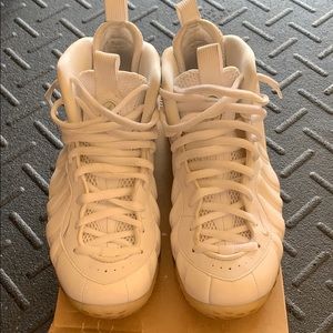 Nike Air Foamposite One size 9 color- White